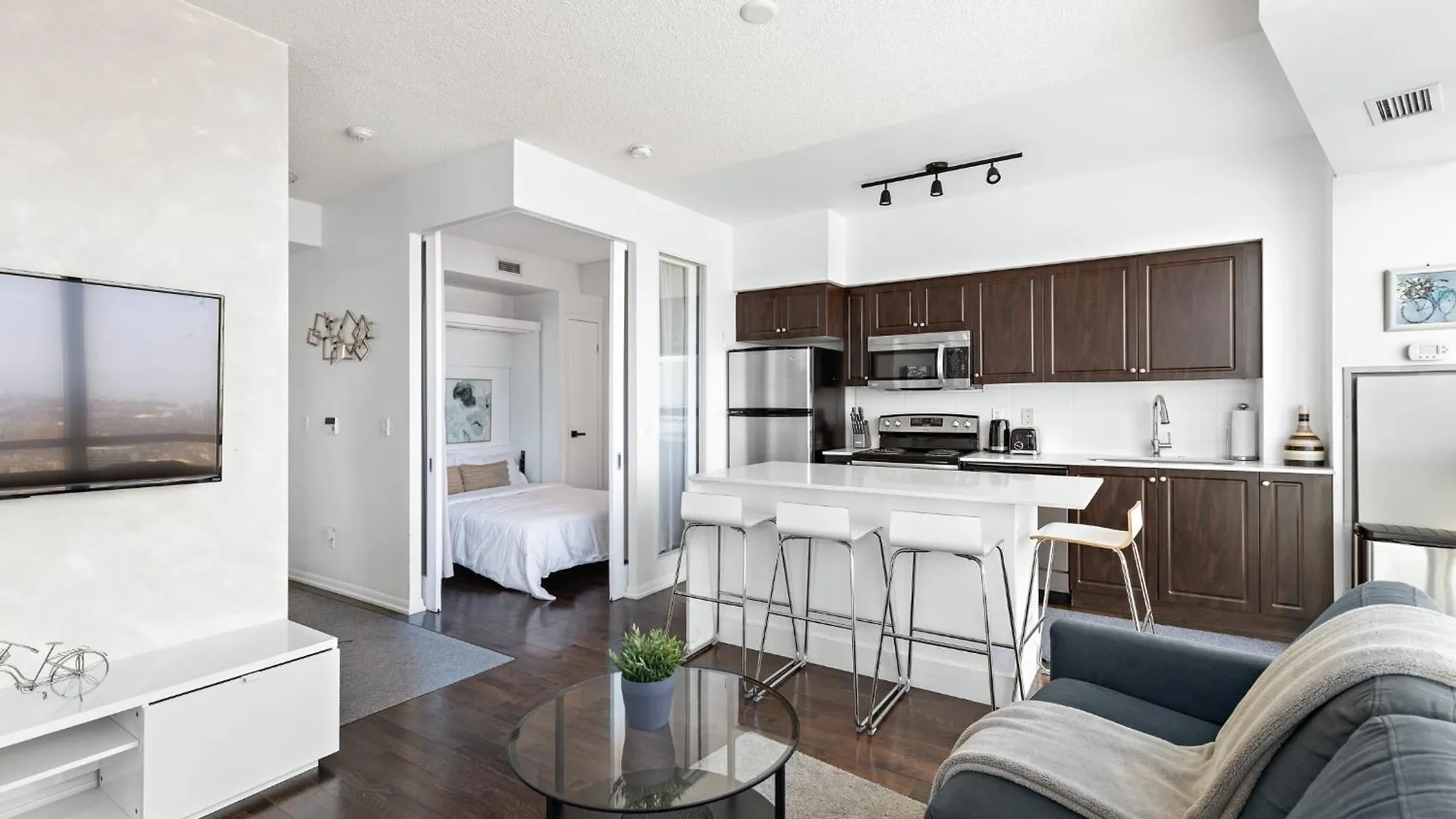 Lejlighed 2 Bedroom Suite With Amazing Views, Pool And Free Parking Toronto Canada