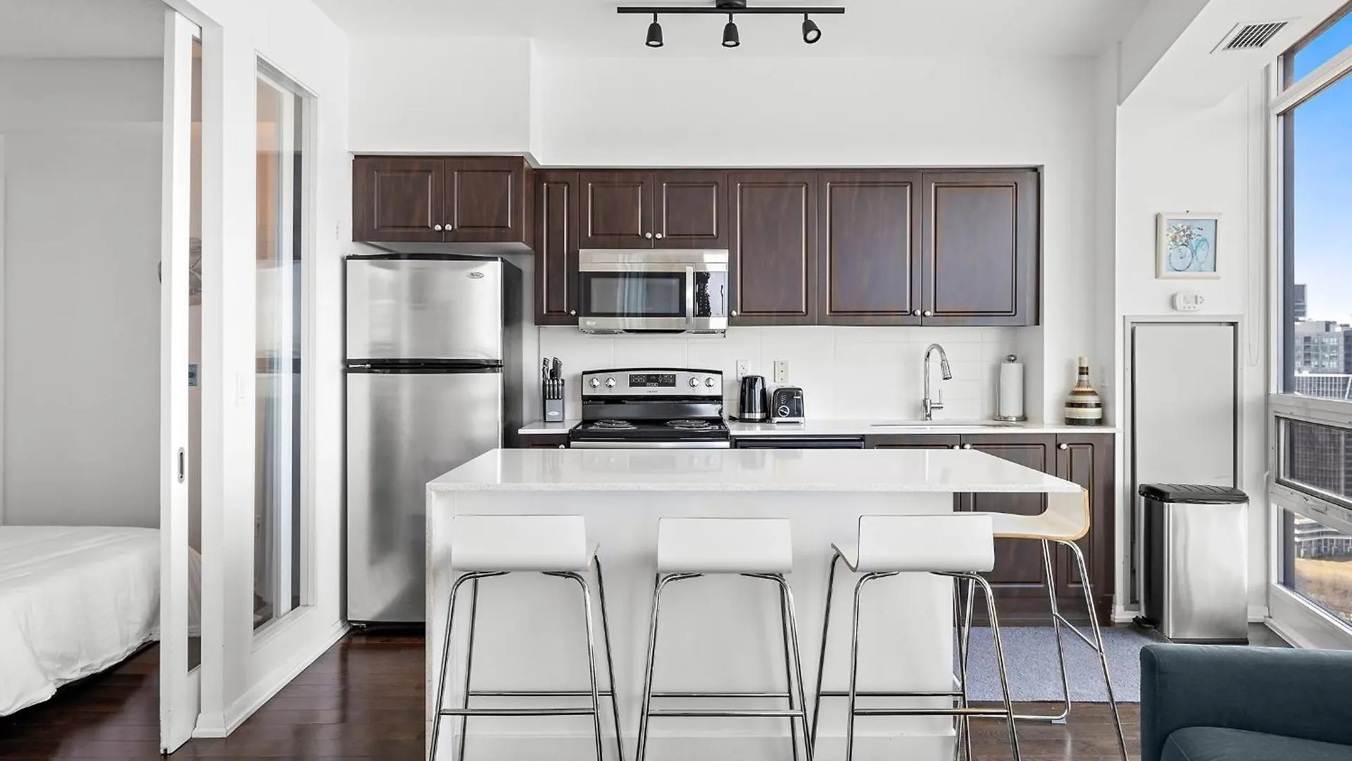 2 Bedroom Suite With Amazing Views, Pool And Free Parking Toronto 0*,