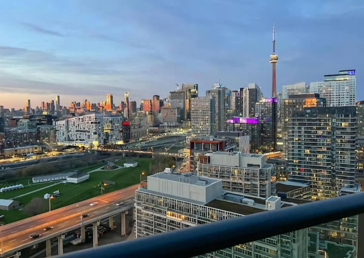 2 Bedroom Suite With Amazing Views, Pool And Free Parking Toronto Canada