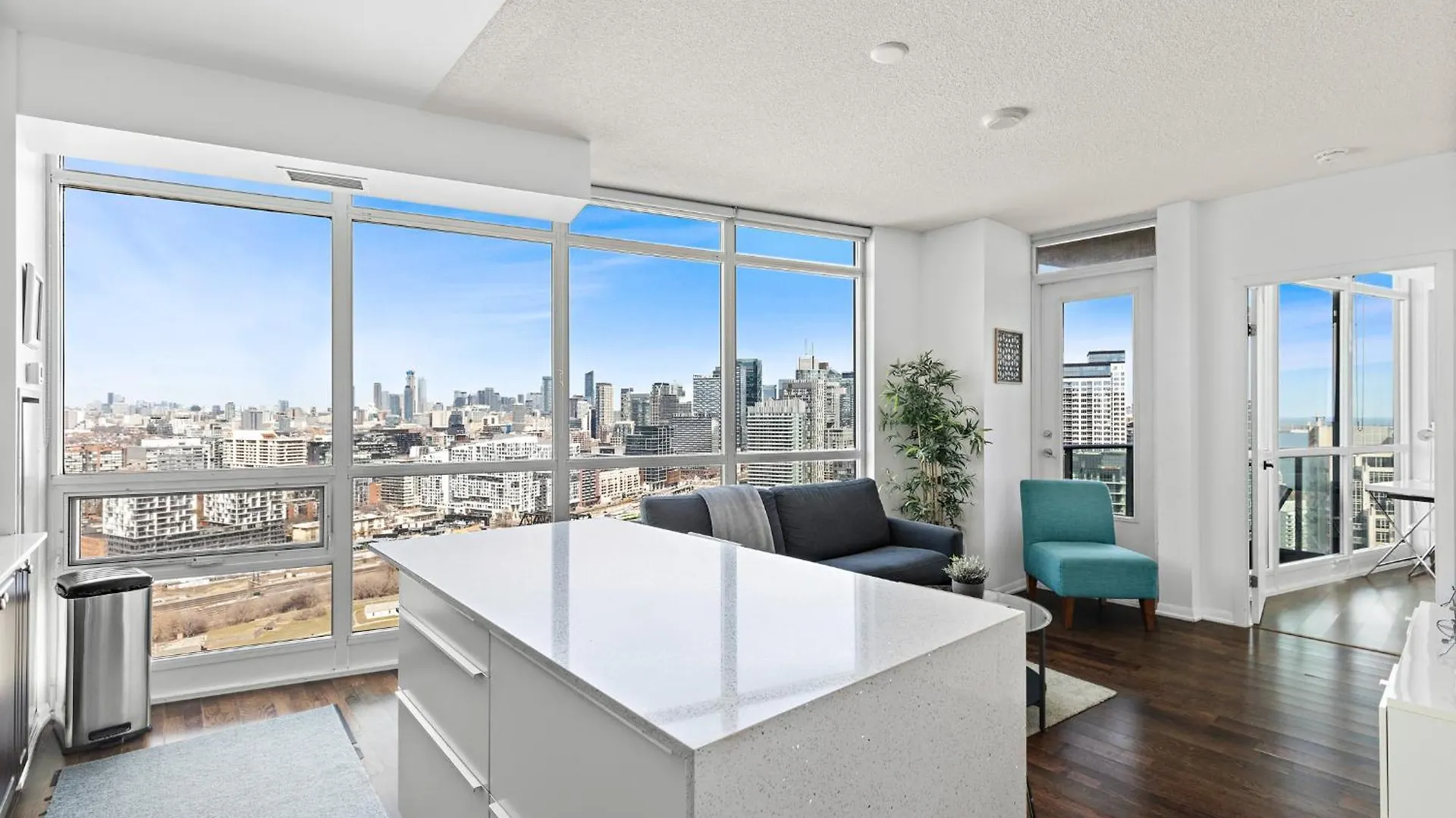 2 Bedroom Suite With Amazing Views, Pool And Free Parking Toronto 0*,  Canada