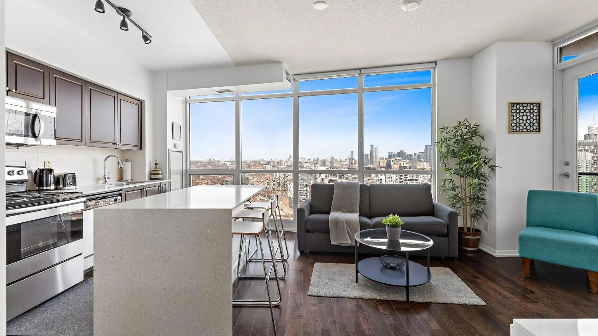 2 Bedroom Suite With Amazing Views, Pool And Free Parking Toronto 0*,  Canada